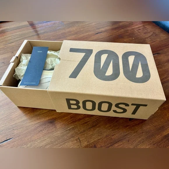 Yeezy Boost 700 Analog - Picture 9 of 10
